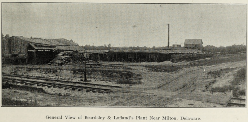 This photo shows a general view of the Beardsley and Lofland brickyard operation. The Queen Anne’s Railroad runs along the front. The road shown is presumably today’s Round Pole Bridge Road. SOURCE: THE CLAY-WORKER